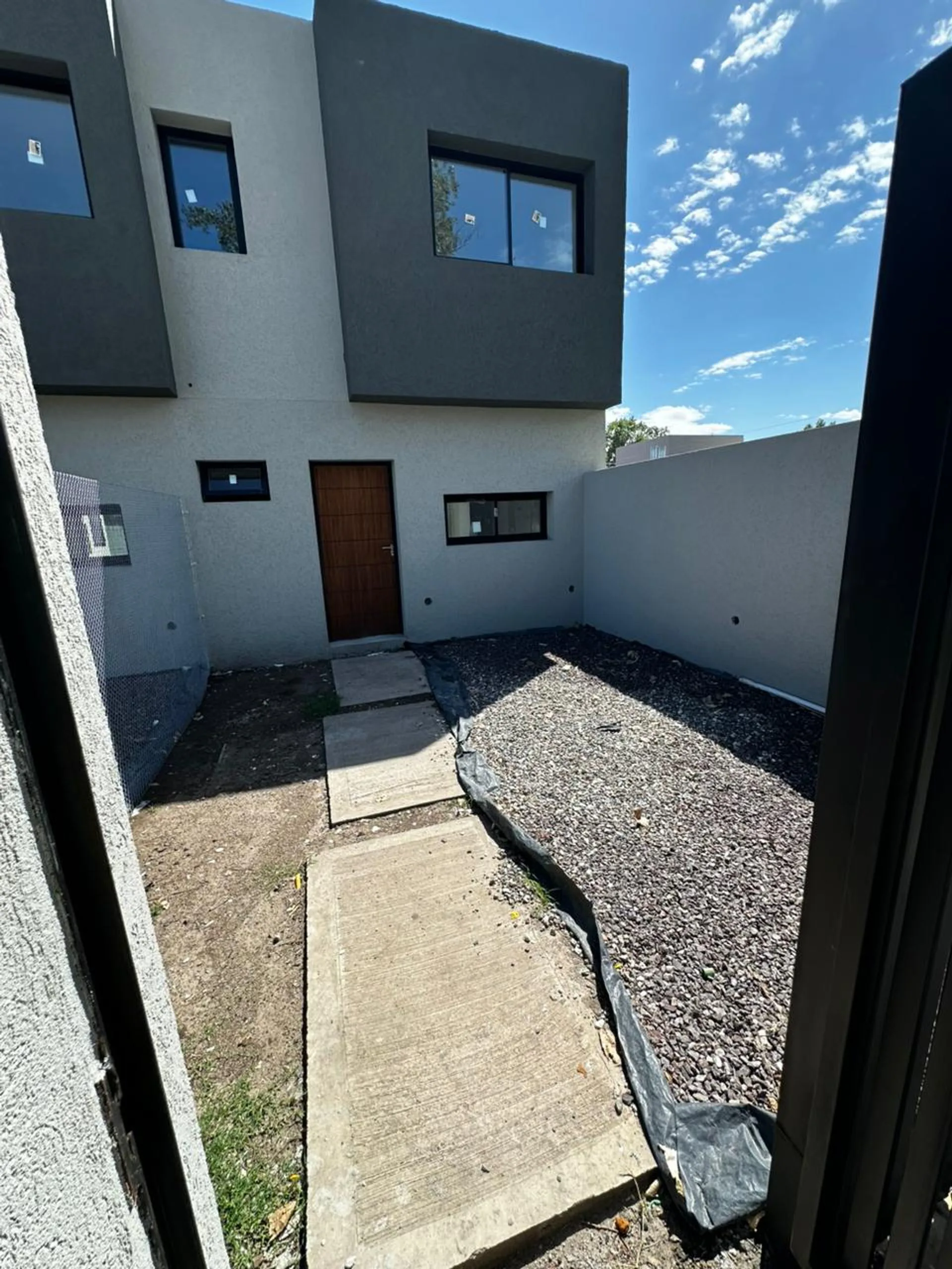 Venta duplex 2 dormitorios y  Jardin en Fisherton foto 5