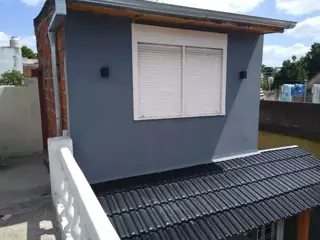 VENTA - Casa y Dpto.- 2 Amb C/garage + Dpto - 25 De Mayo Al 4200- Billinghurst foto 2