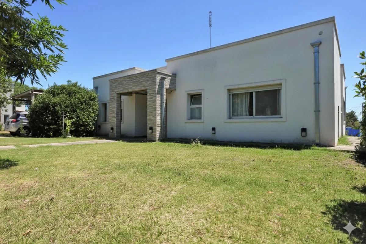 VENTA CASA 5 AMB SANTA GUADALUPE PILAR DEL ESTE foto 3
