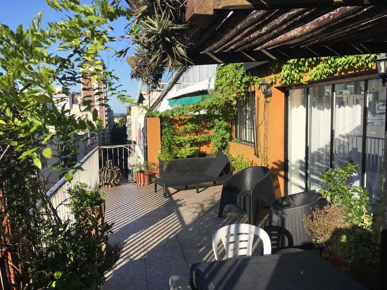 Furnished 1-Bedroom Apartment with River-View Terrace Balcony and Grill in Recoleta – photo 6 of 14