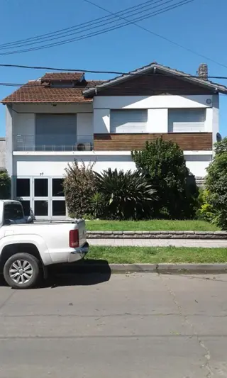 CHALET de categoría en Llavallol foto 1