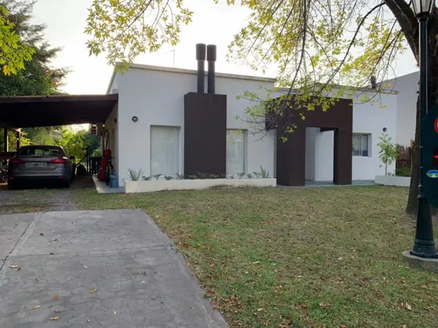 VaqueraPropiedades vende casa en barrio cerrado Santa Catalina de Benavidez