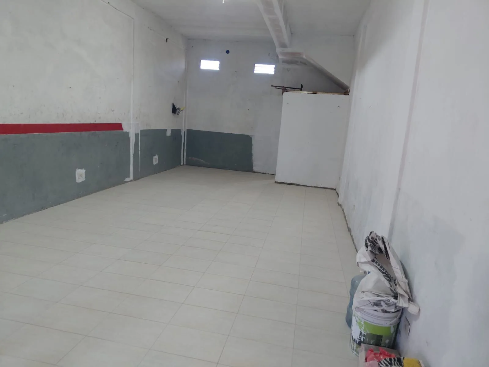 Alquiler local 52m2 Adolfo Sourdeaux foto 2