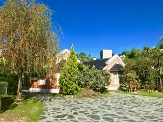 Excelente Chalet en Barrio Privado Echeverria del Lago foto 2
