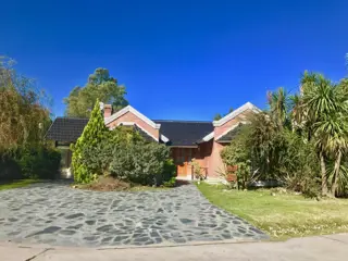 Excelente Chalet en Barrio Privado Echeverria del Lago foto 5