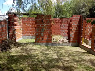 Excelente Terreno 10.50  x 34 con edificación a terminar dos dormitorios baño cocina comedor y lintel foto 3