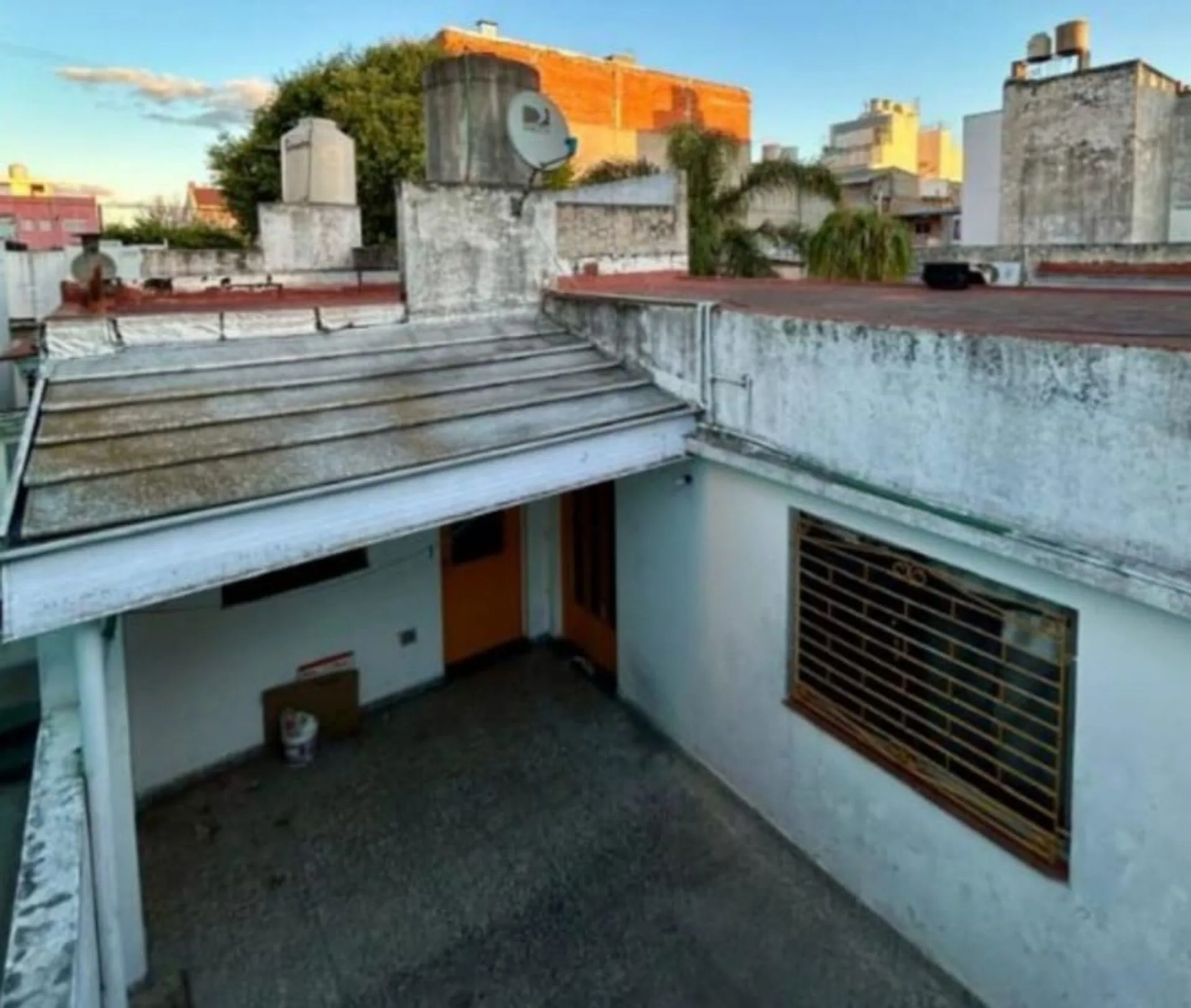 VENTA PH 54 m² C/ PATIO A REFACCIONAR SIN EXPENSAS foto 2