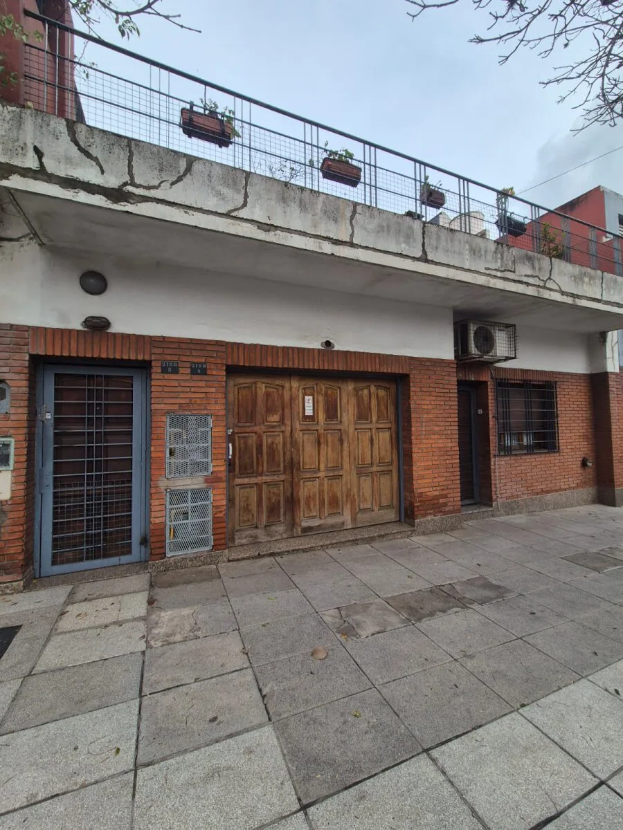 VENTA PH 2 FAMILIAS COCHERA PARQUE CHACABUCO foto 2