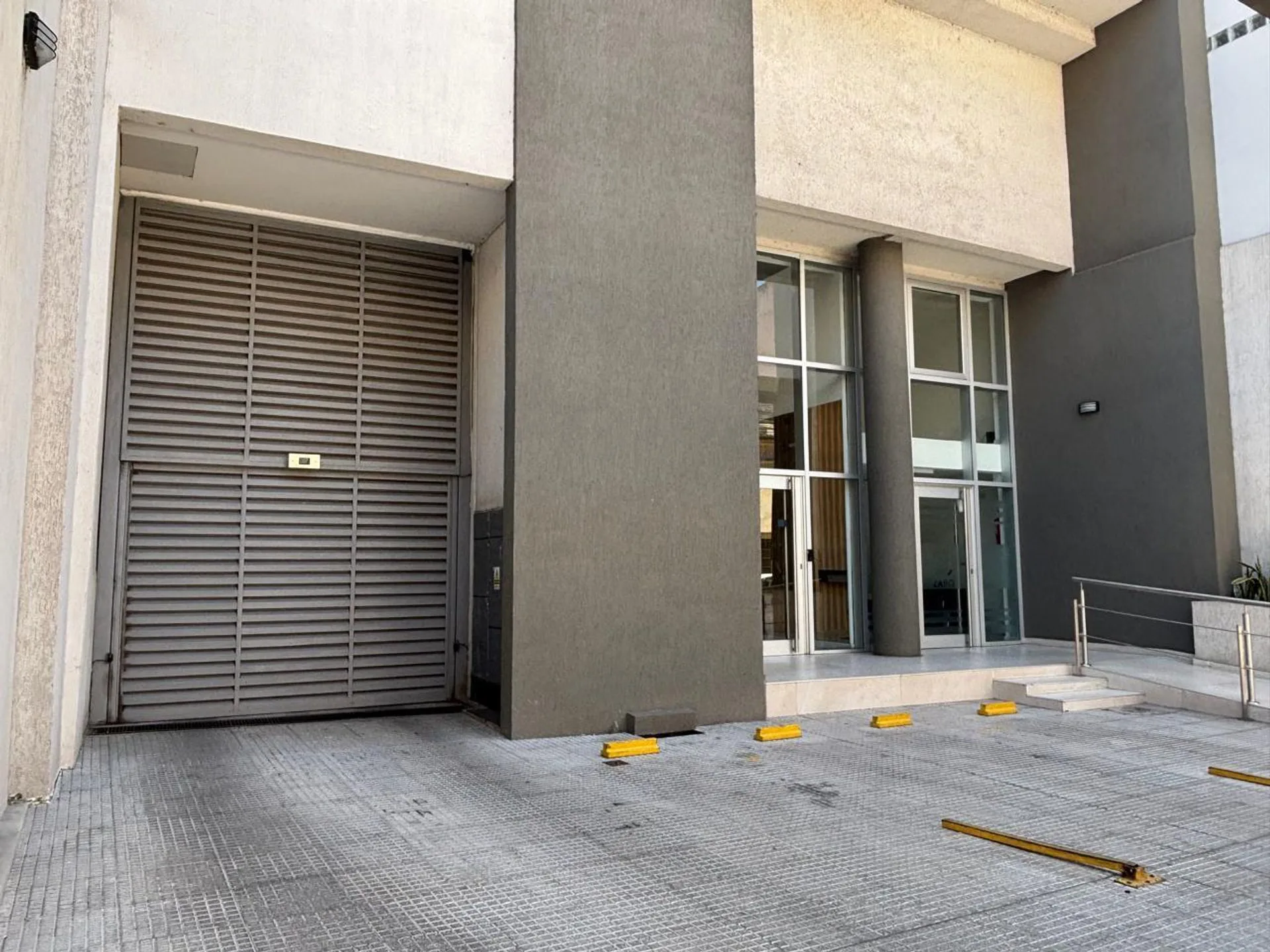 COCHERA ZONA CENTRO . ACEPTA PERMUTAPOR VEHÍCULO foto 5