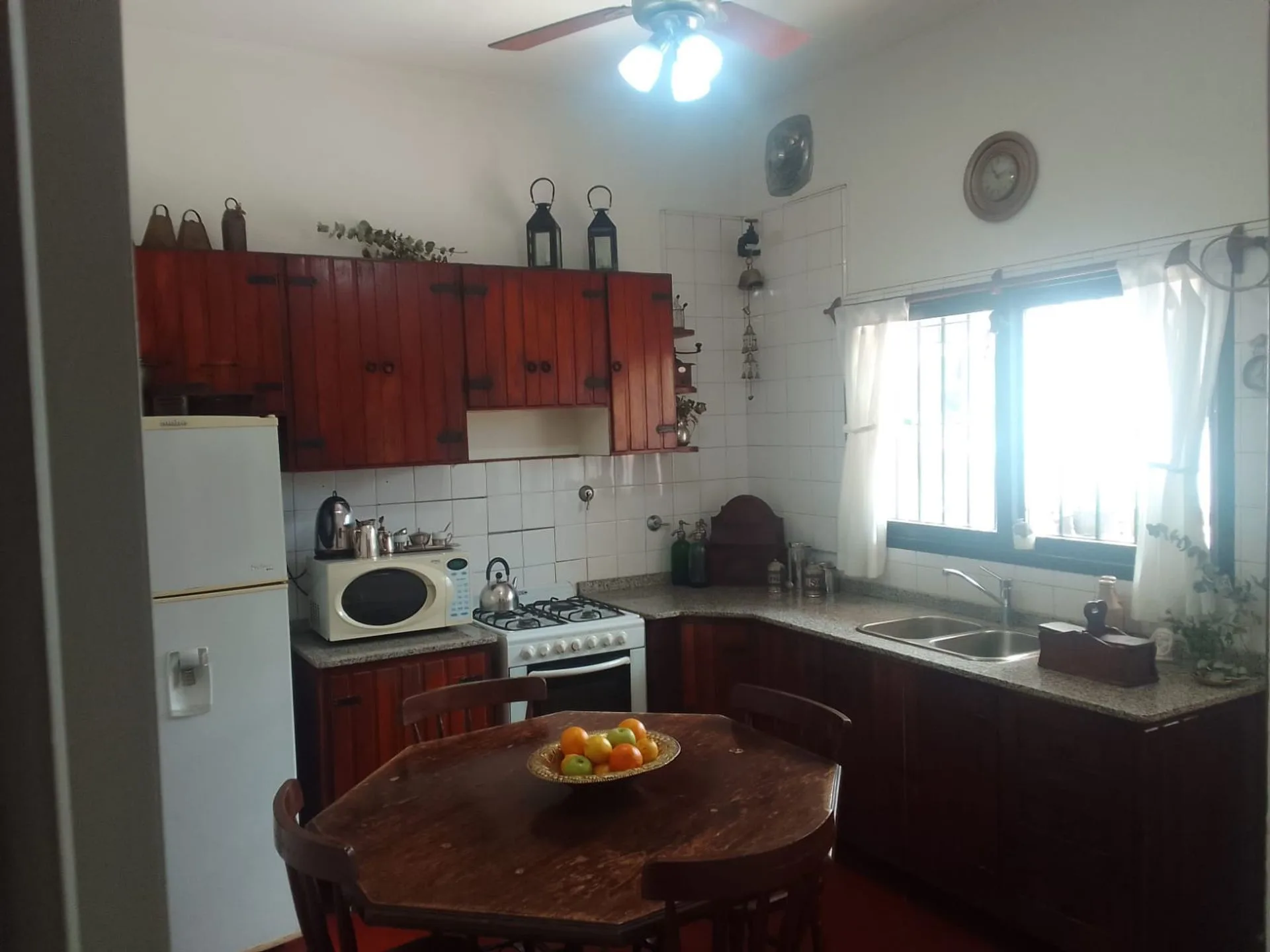 CASA EN VENTA 4 AMBIENTES MORENO APTO CRÉDITO foto 2