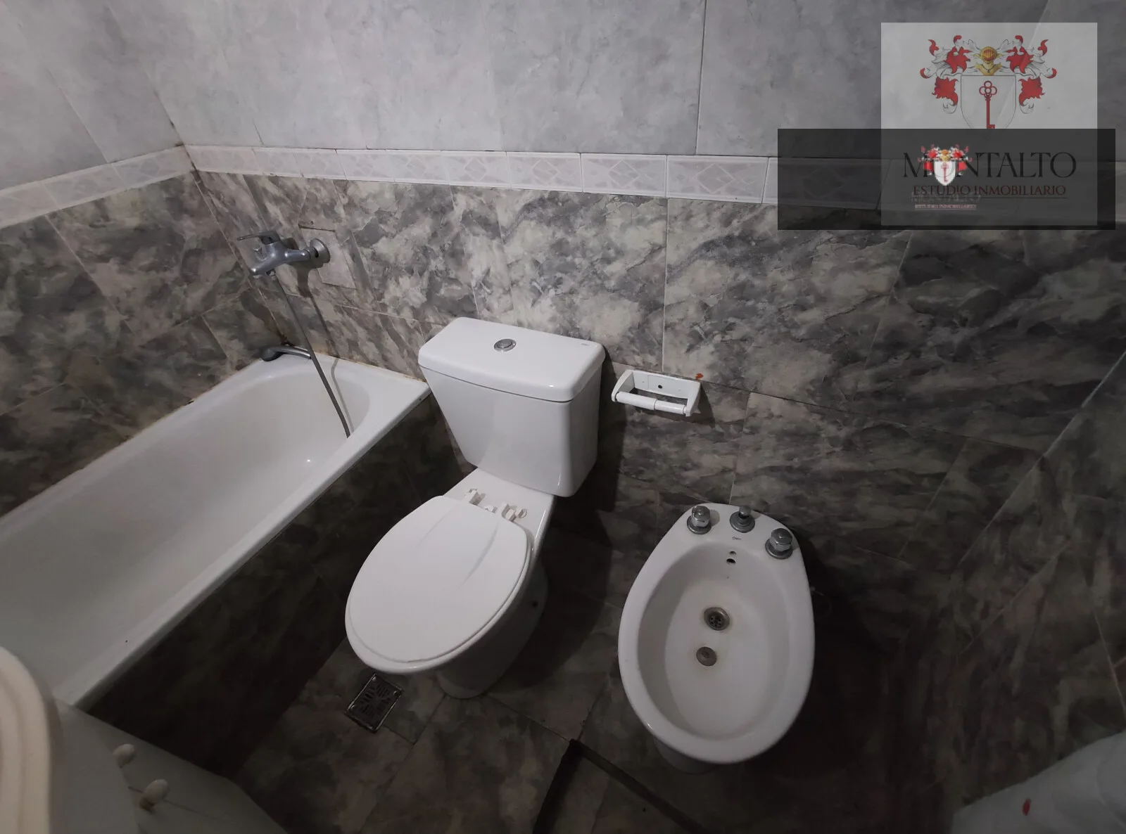 Monoambiente en 1 Piso foto 5