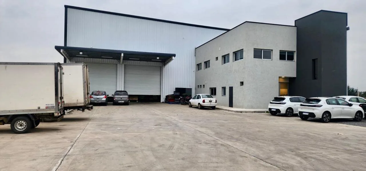 Alquiler Depósito 2.000 m2, Escobar logísticos industrial Seguridad 24 hs foto 2
