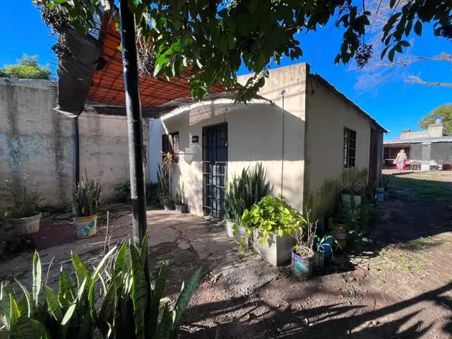Dos casas a reciclar en un amplio terreno