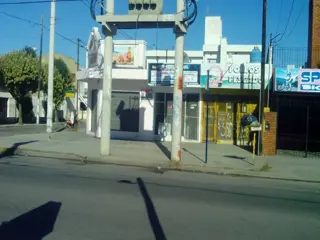 Nºref: 479 -INCREIBLES Y UNICOS LOCALES Y DPTO EN PLENA AVENIDA VUCETICH DE BARRIO ITUZAINGO foto 1