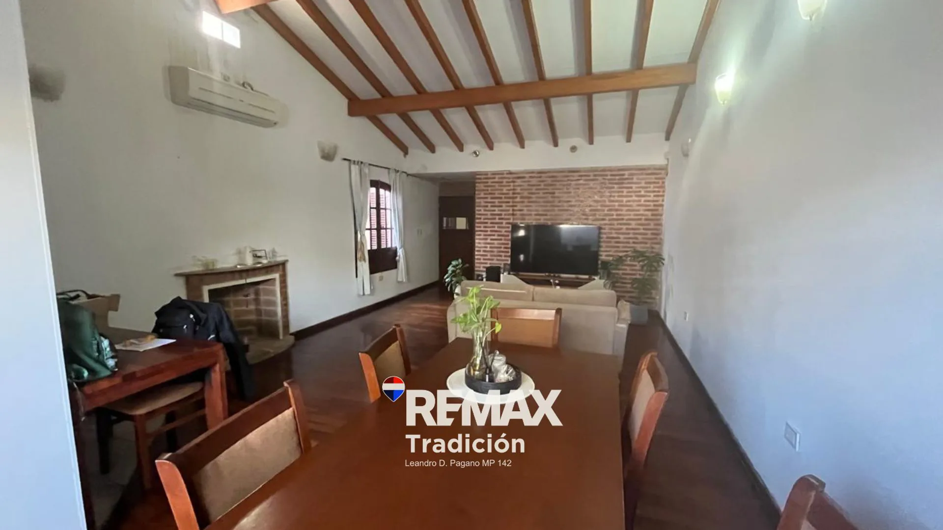 VENTA HERMOSA CASA MACROCENTRO -CON PATIO Y GARAGE foto 3