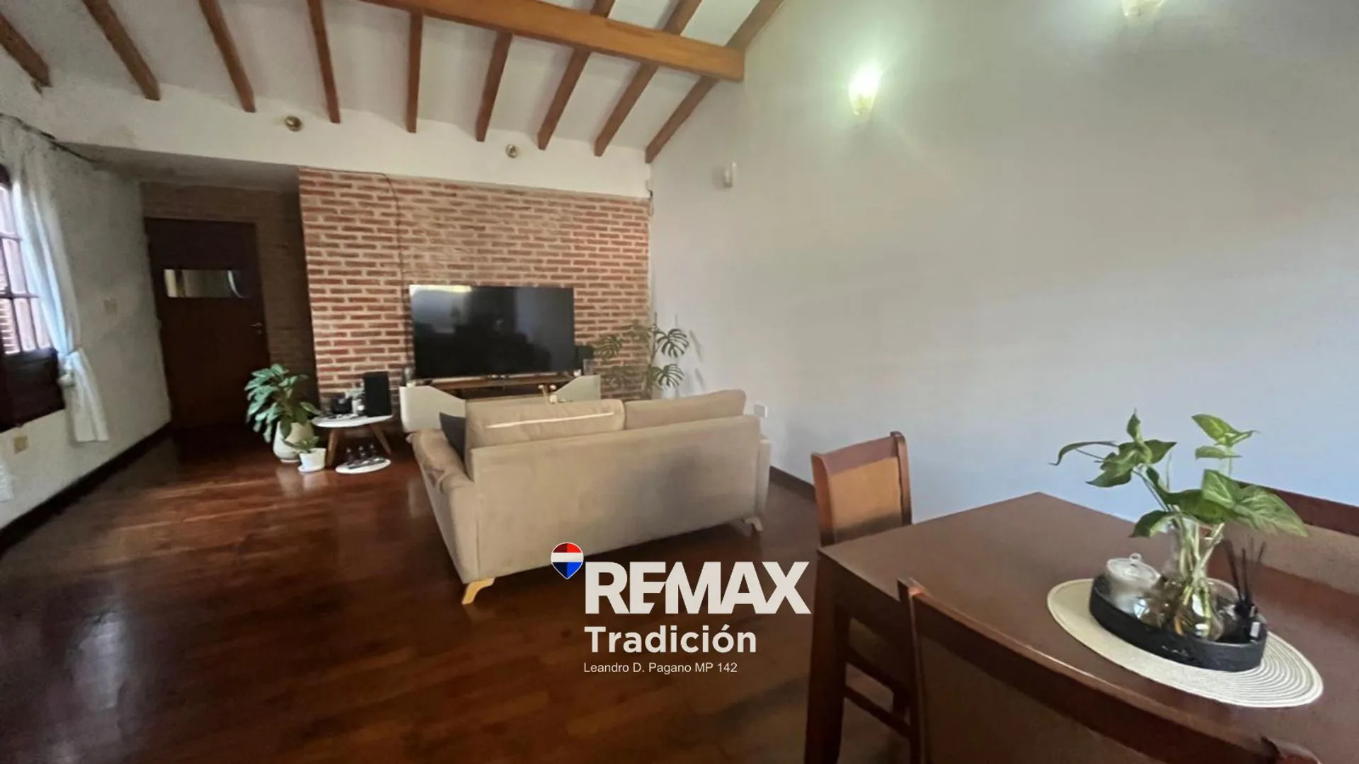 VENTA HERMOSA CASA MACROCENTRO -CON PATIO Y GARAGE foto 4