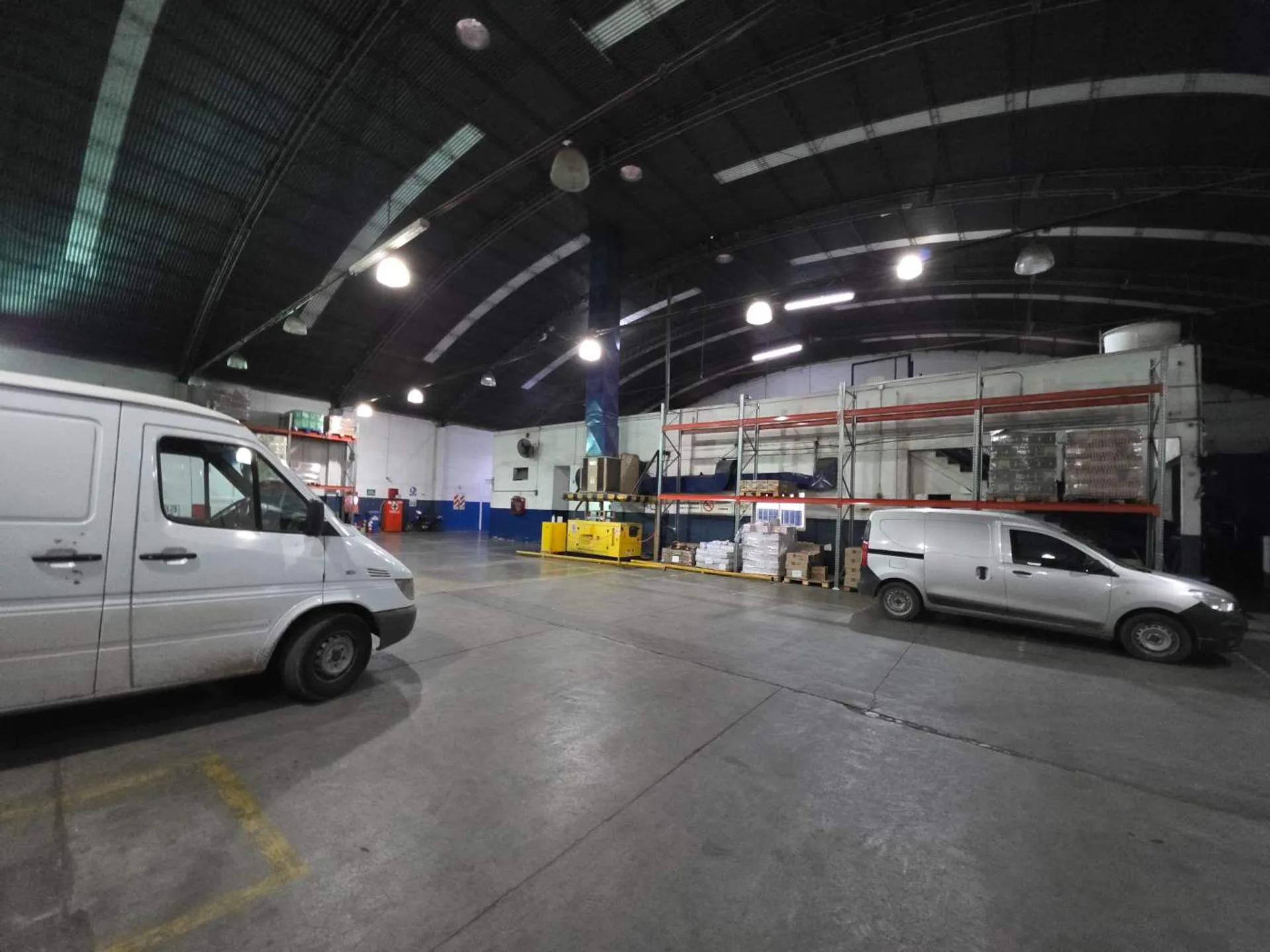 ¡OPORTUNIDAD ÚNICA PARA TU EMPRESA EN GUAYMALLÉN! foto 4