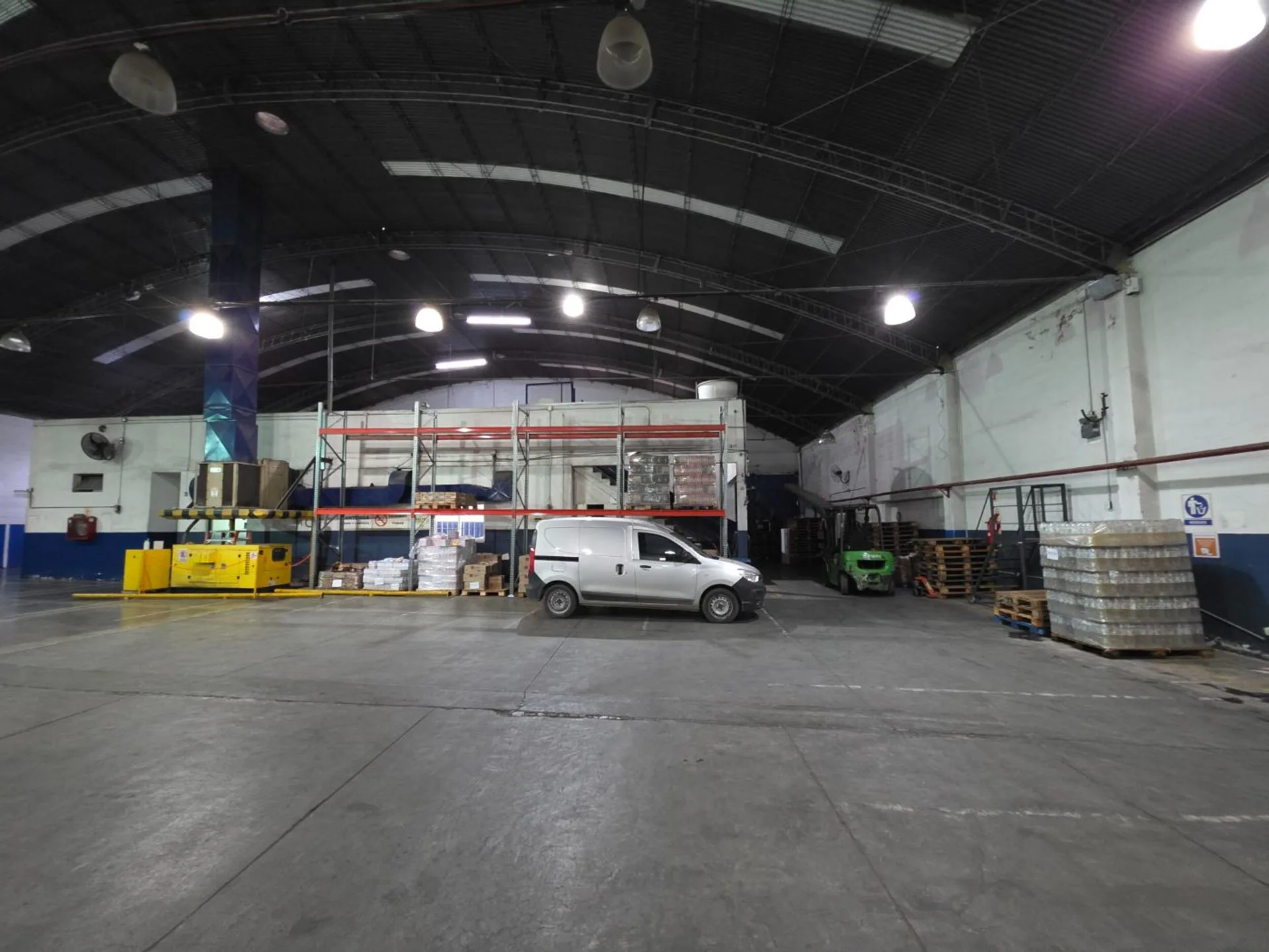 ¡OPORTUNIDAD ÚNICA PARA TU EMPRESA EN GUAYMALLÉN! foto 5