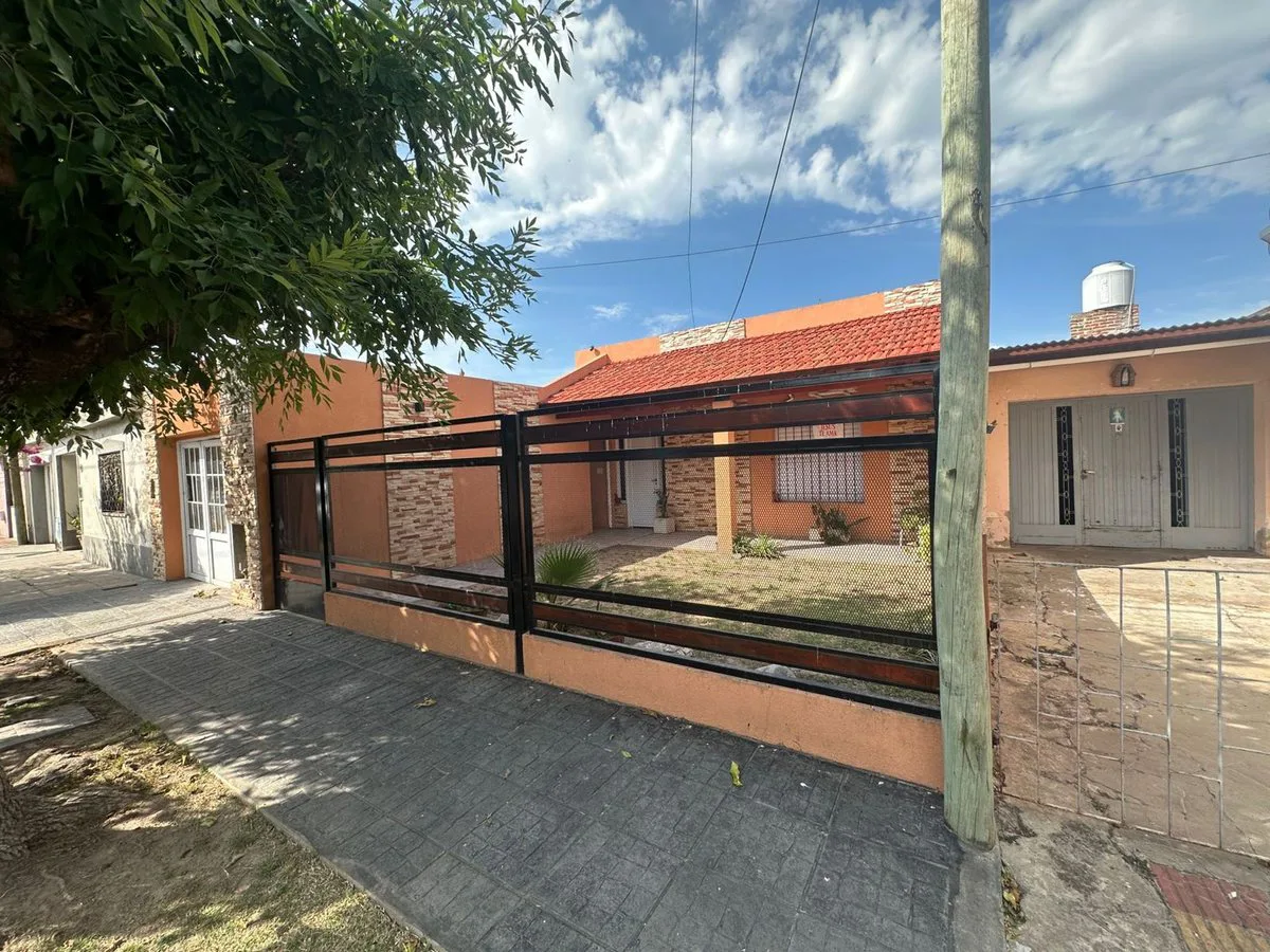 VENTA CASA LA EMILIA 2 HAB PILETA foto 2