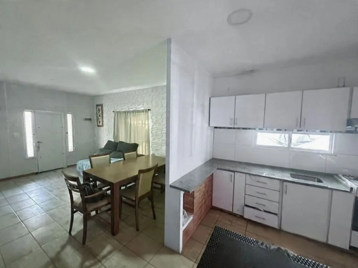 VENTA CASA LA EMILIA 2 HAB PILETA foto 5