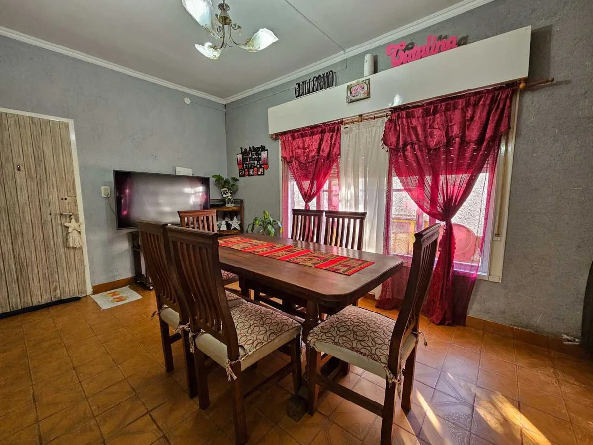CASA EN VENTA 6 AMBIENTES - GRAND BOURG C/COCHERA foto 3