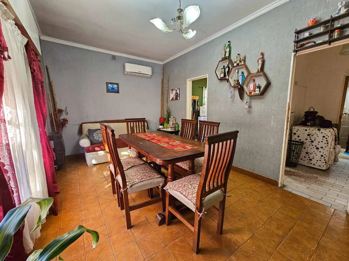 CASA EN VENTA 6 AMBIENTES - GRAND BOURG C/COCHERA foto 4