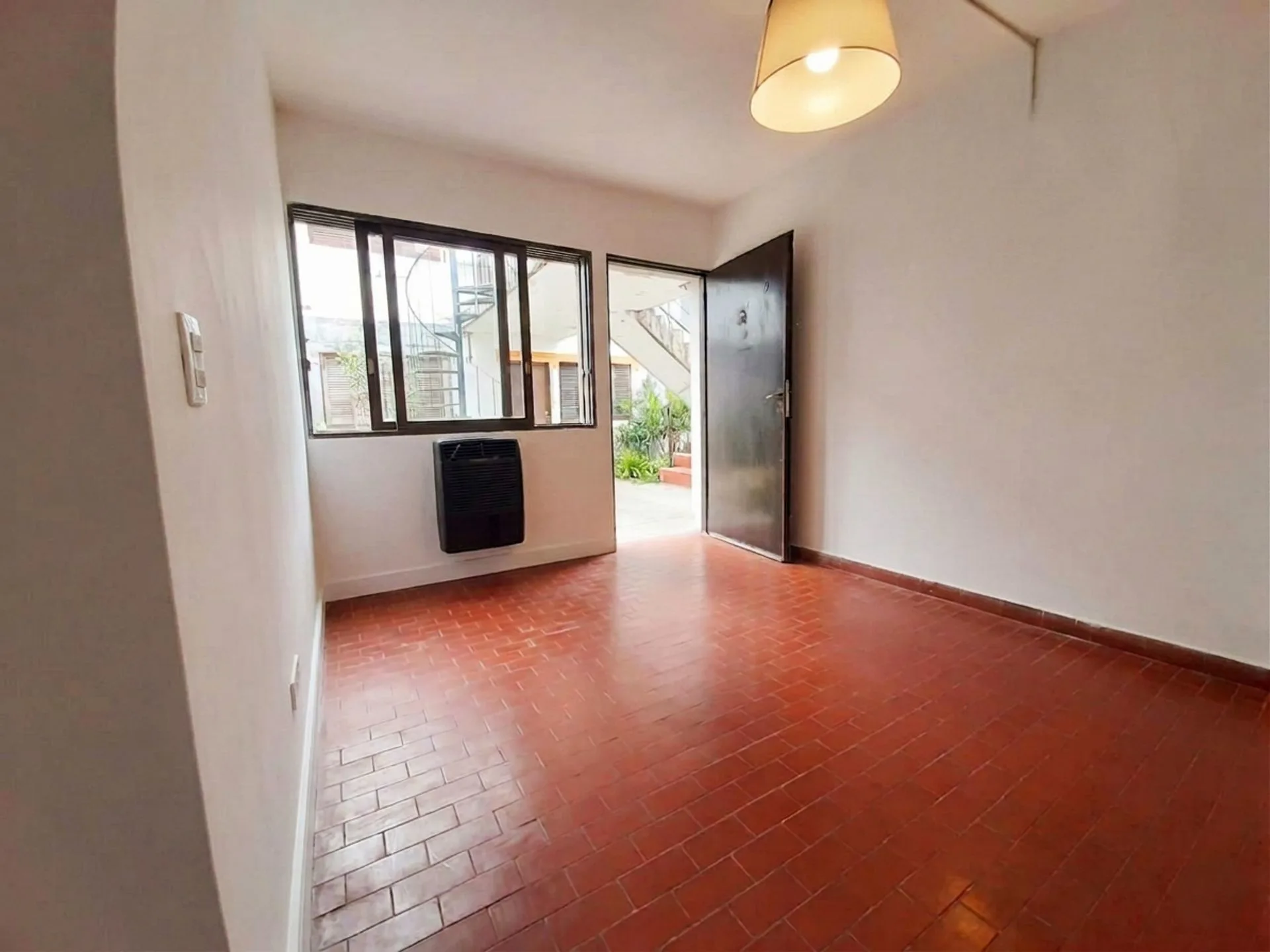 PH 3 AMB. VENTA EN LA PLATA CON PATIO Y PARRILLA foto 2