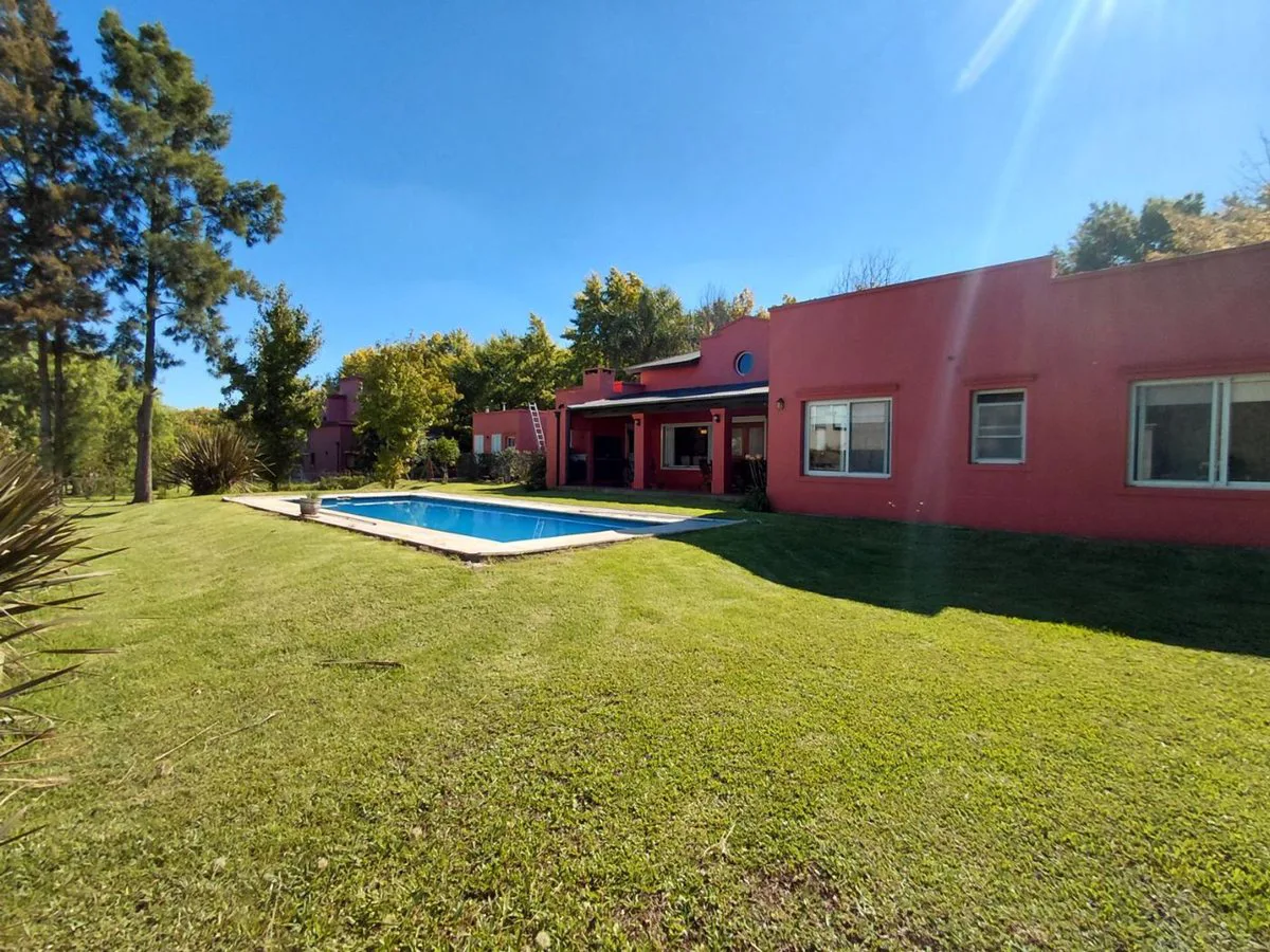 VENTA CASA 6 DORMITORIOS LOMAS D FATIMA AP CREDIT foto 2