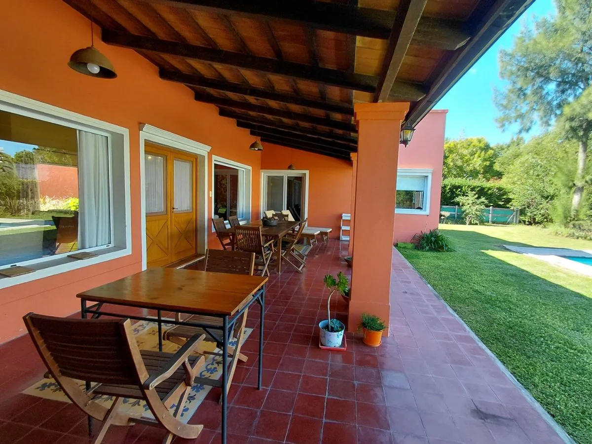 VENTA CASA 6 DORMITORIOS LOMAS D FATIMA AP CREDIT foto 4