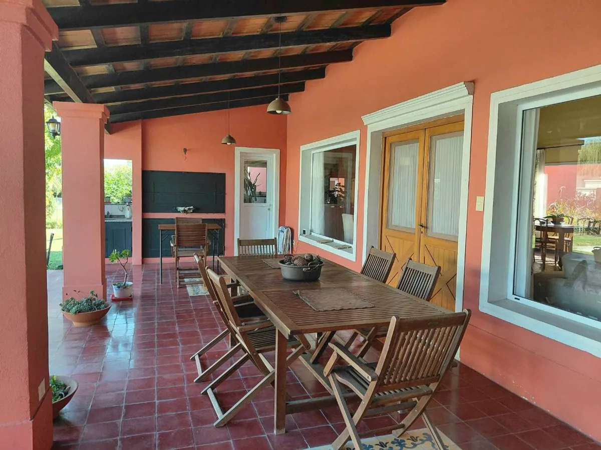 VENTA CASA 6 DORMITORIOS LOMAS D FATIMA AP CREDIT foto 5