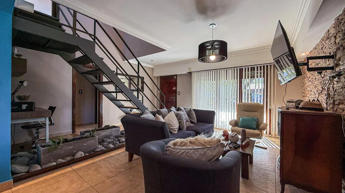VENTA DE CASA 4 AMBIENTES RECICLADA