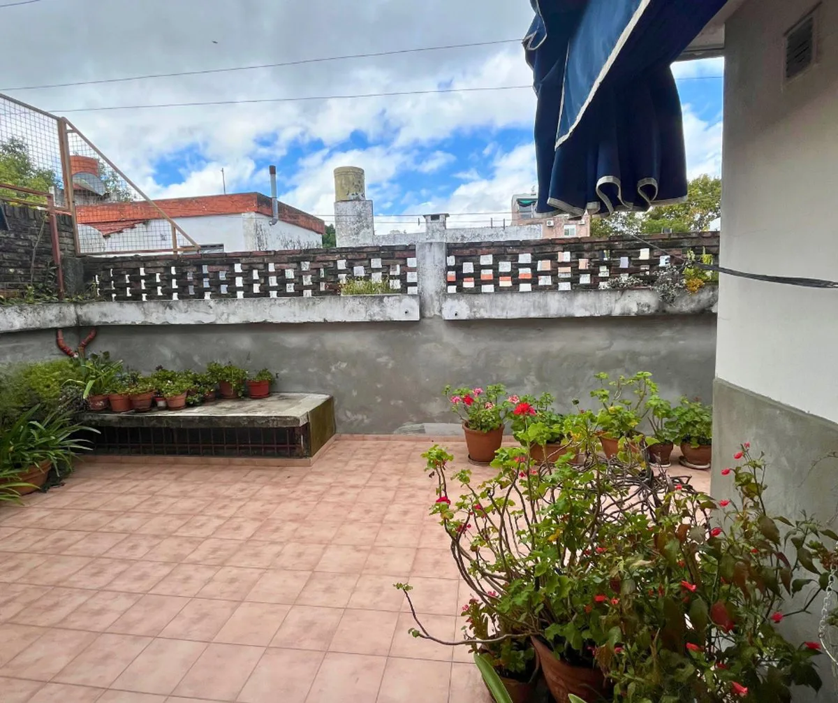 VENTA CASA 4 DORMITORIOS AZCUÉNAGA APTA CREDITO foto 4