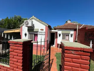 Casa en venta en Jeppener - Amplio lote con parque - Dorrego entreSargiotti y Simón Irey foto 1