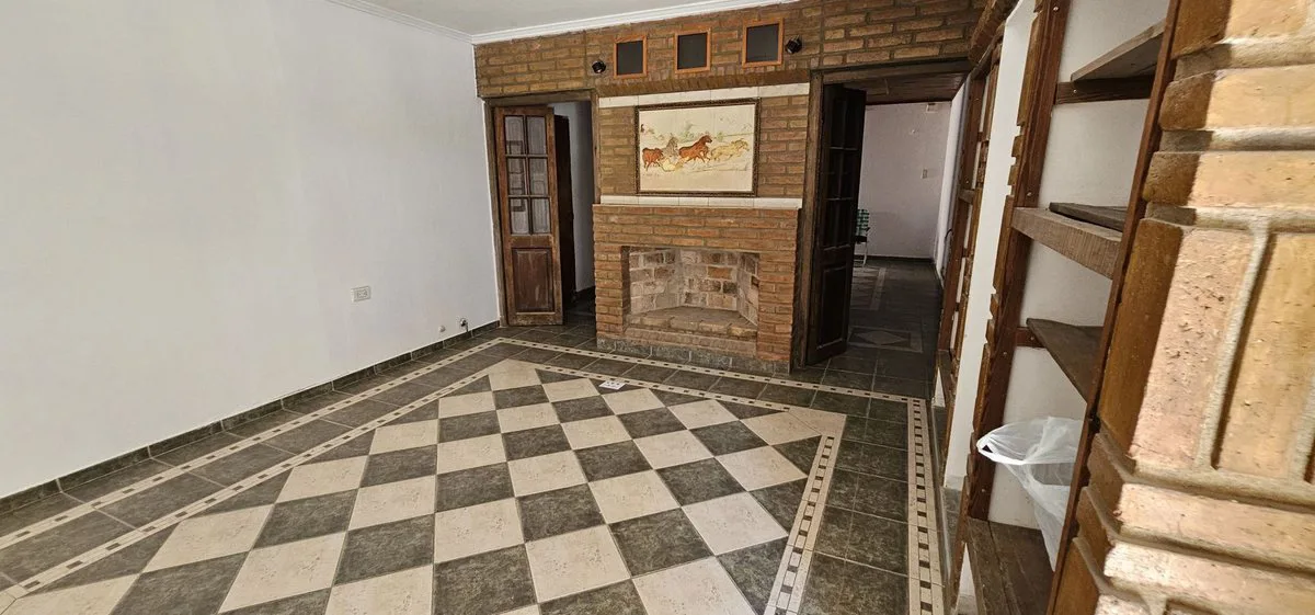 Casa con detalles a terminar foto 3