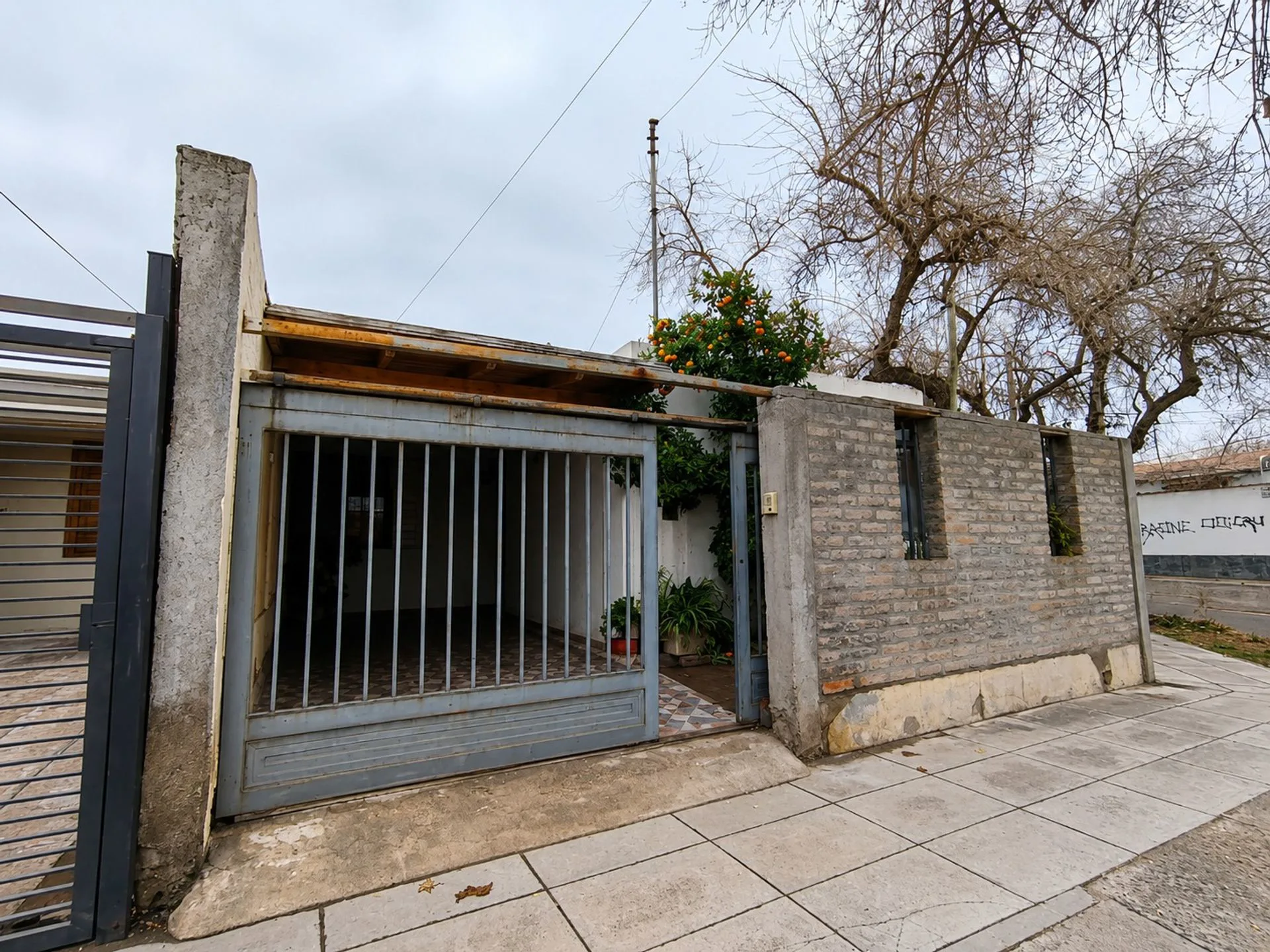 VENTA CASA EXCELENTE UBICACION BARRIO DECAVIAL foto 2