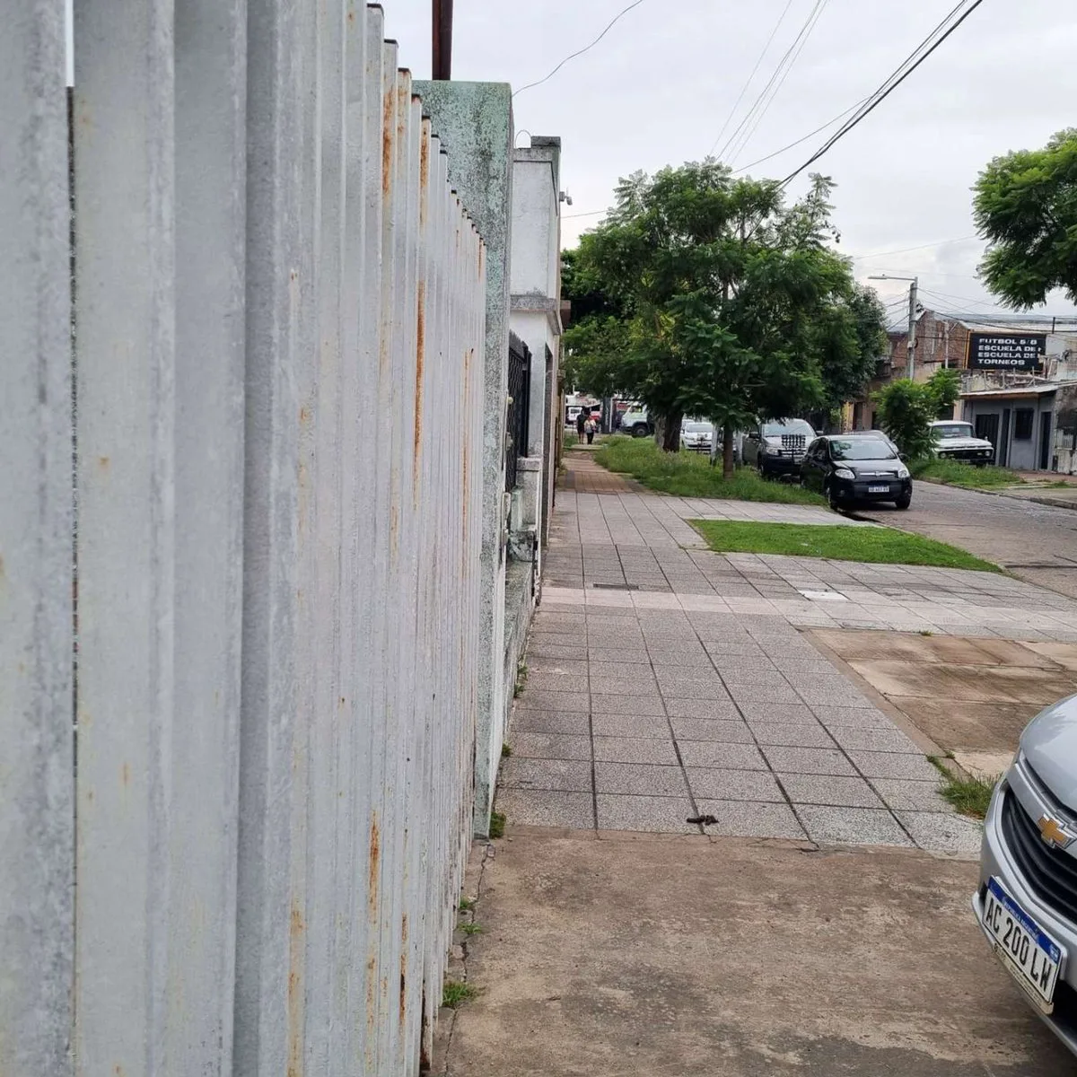 CASA A REFACCIONAR BUENA UBICACION foto 2
