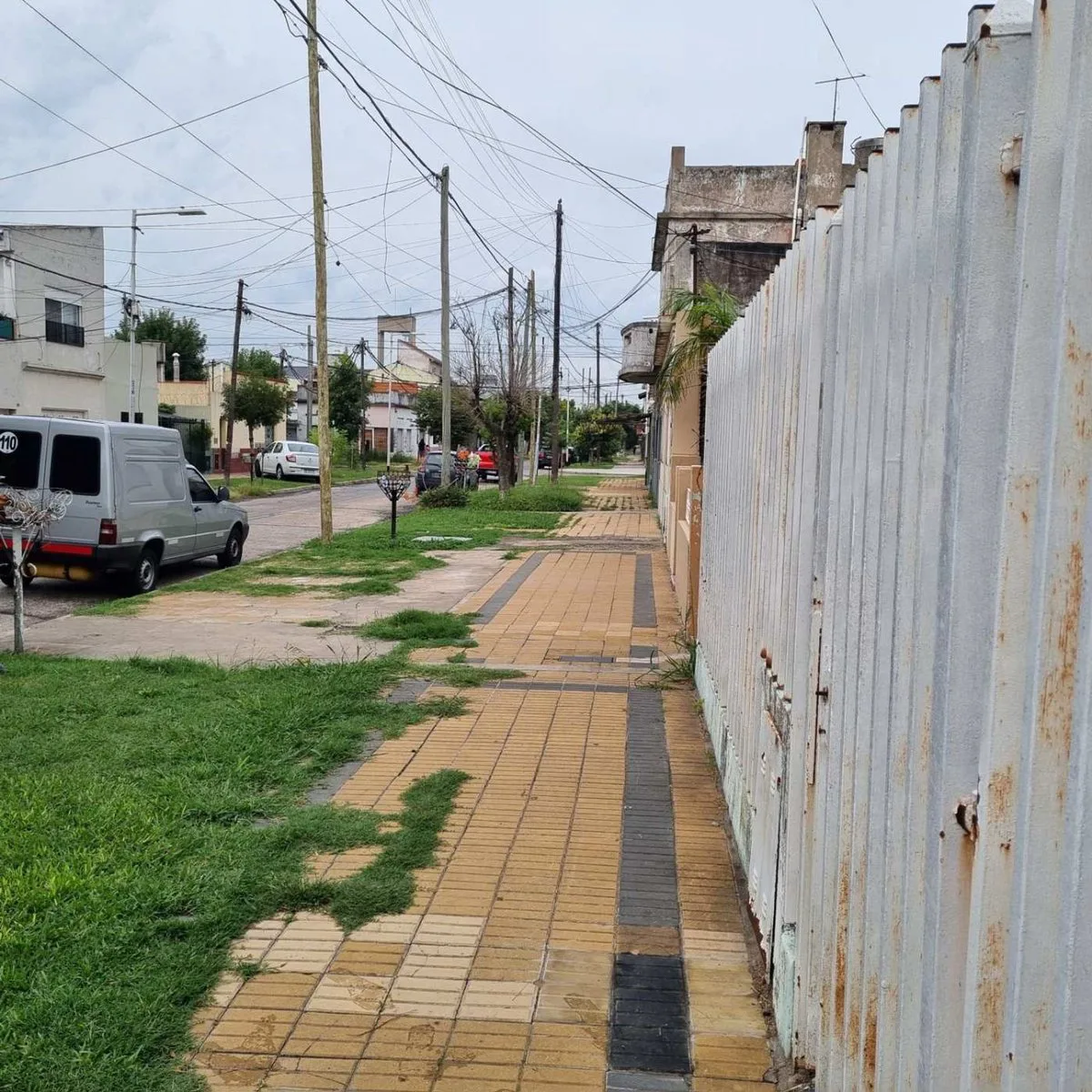 CASA A REFACCIONAR BUENA UBICACION foto 3