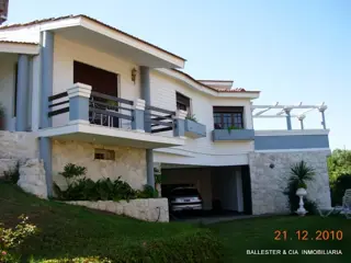 MONOAMBIENTE EN BARRIO RESIDENCIAL PROXIMO AL CENTRO CON COCHERA - ASADOR - PILETA foto 3
