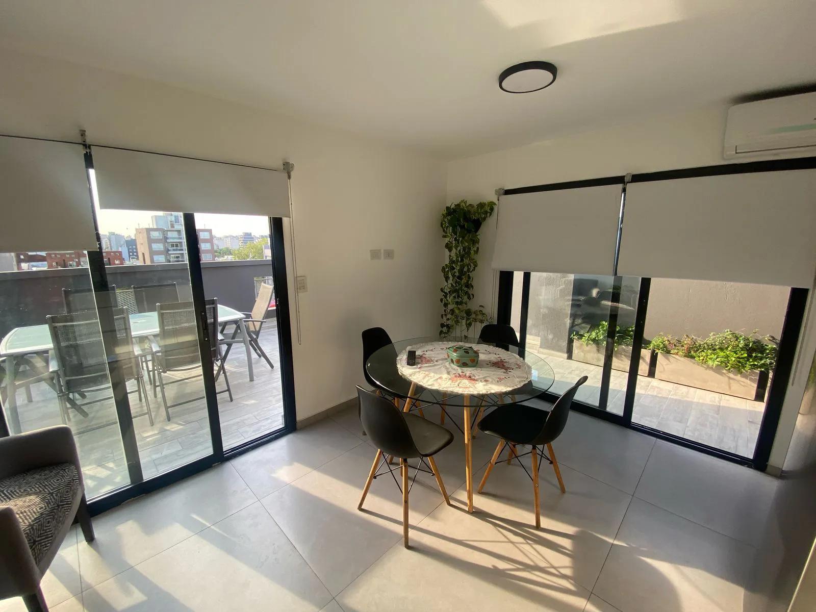 EN VENTA HERMOSO DEPARTAMENTO 3 AMBIENTES EN MORON CON COCHERA foto 2
