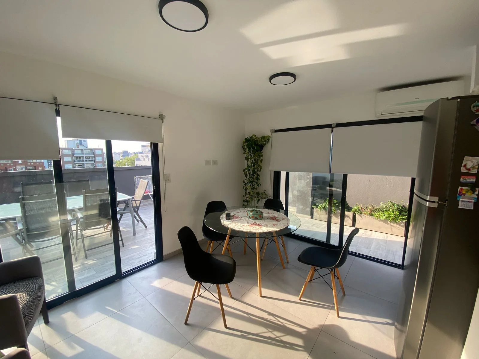 EN VENTA HERMOSO DEPARTAMENTO 3 AMBIENTES EN MORON CON COCHERA foto 3