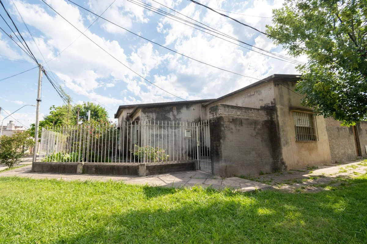 CASA EN SANTO TOME DE 3 DORMITORIOS Y PATIO foto 5
