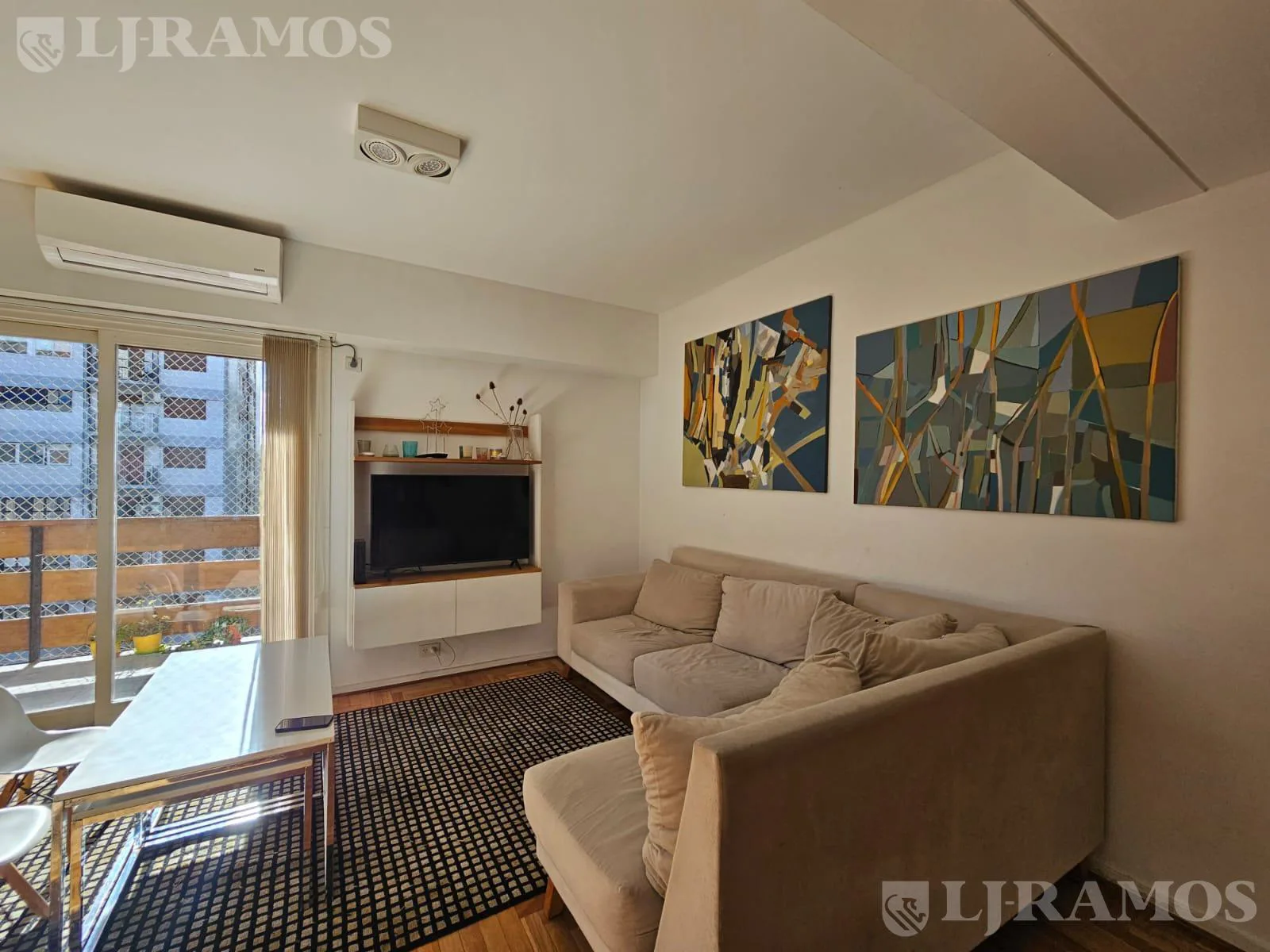 Departamento en Belgrano de 4 ambientes con balcón al frente! Muy luminoso! foto 3