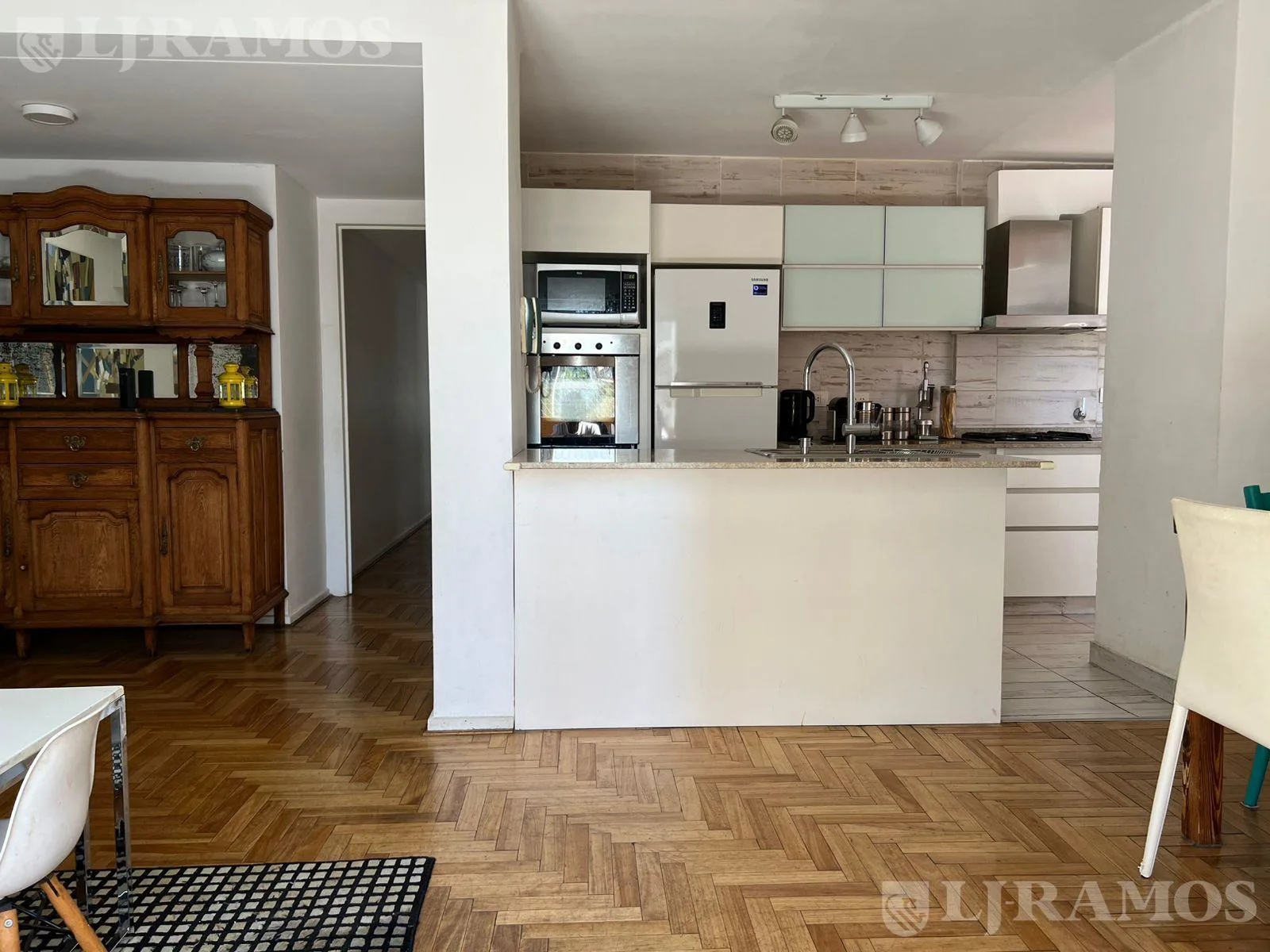 Departamento en Belgrano de 4 ambientes con balcón al frente! Muy luminoso! foto 5