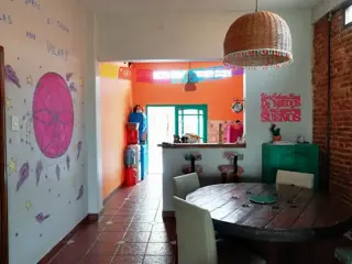 MUY BUENA CASA VIAMONTE AL 2000 SOBRE LOTE DE 10 X 44 foto 5