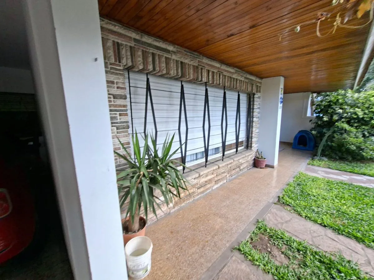 CHALET 8 AMBIENTES EN VENTA EN ADROGUE CON PARQUE foto 5