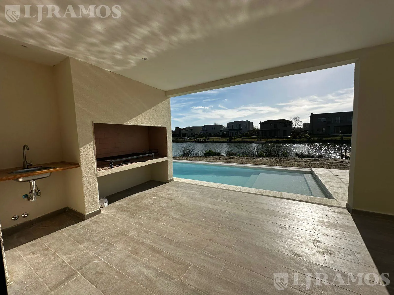 Casa en Venta A LAGUNA CENTRAL 360* de vista de agua PG foto 3