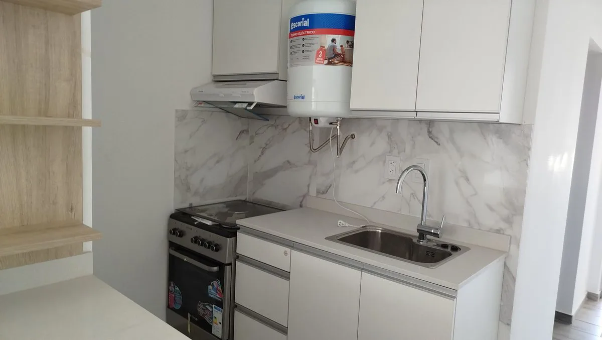 REMAX ALQUILA DEPARTAMENTO CON COCHERA foto 5