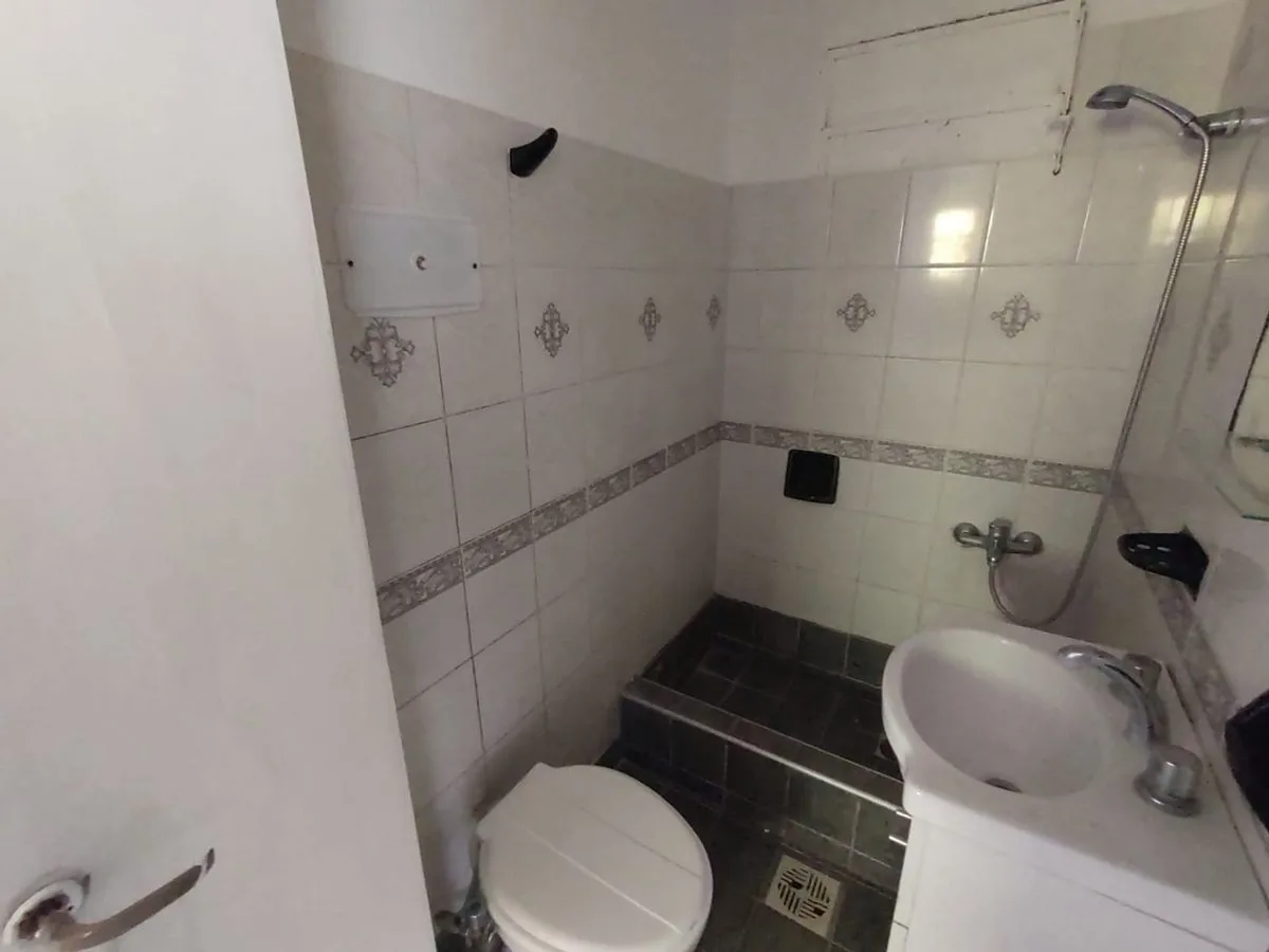 Casa 1 dormitorio en venta en Los Hornos con dpto foto 4