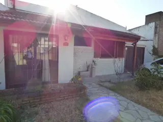 CASA EN VENTA EN GONNET OPORTUNIDAD IMPERDIBLE foto 5