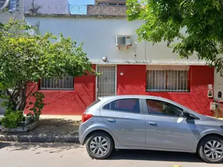 CASA DE 6 AMBIENTES EN FLORESTA foto 1